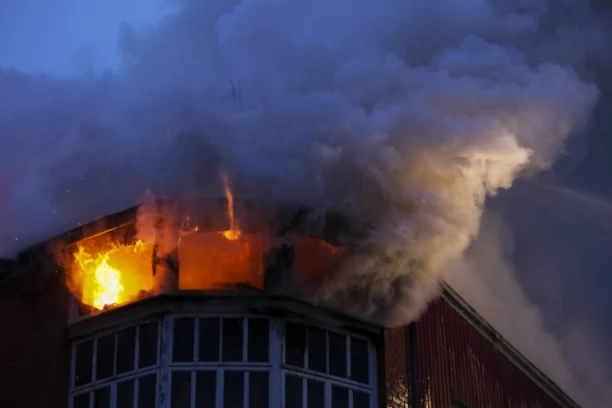 PAKAO U CENTRU GRADA! Eksplodirao sumnjivi paket, trojica žandarma HITNO prebačena u bolnicu! ODMAH NAREĐENA EVAKUACIJA!