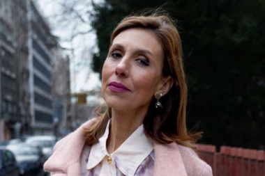 DRINA PEŠIĆ je kraljica stila za kojom se svi okreću: Kaput za nežne dame i haljina koja priziva proleće nikome ne stoji kao njoj