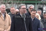 VUČIĆ U PRAHOVU Predsednik obilazi fabriku i razgovara sa radnicima!  (VIDEO)