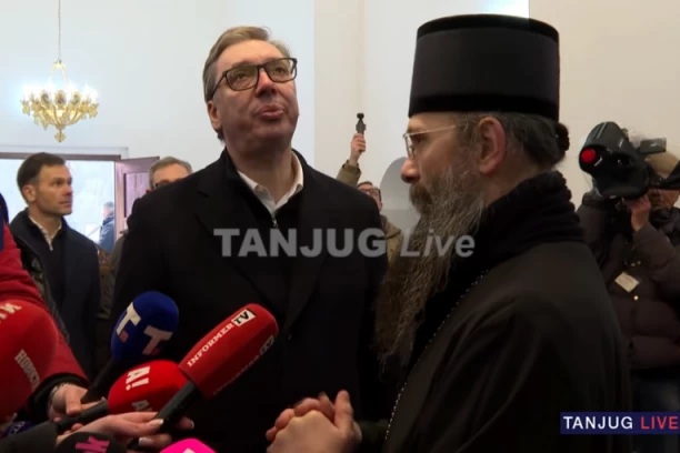 VUČIĆ U KLOKOČEVCU: Predsednik sa građanima obilazi HRAM! (VIDEO)