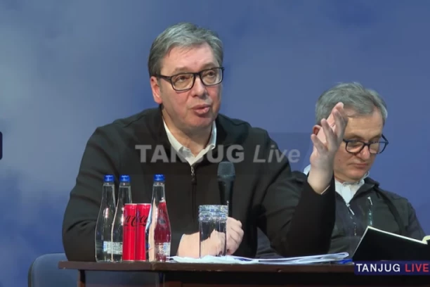 VUČIĆ U KLADOVU: Otvaramo fabriku za dame, razvijamo sport, ali najvažnije je SAČUVATI MIR! Svet je u haosu, Srbija mora ostati stabilna! (VIDEO)