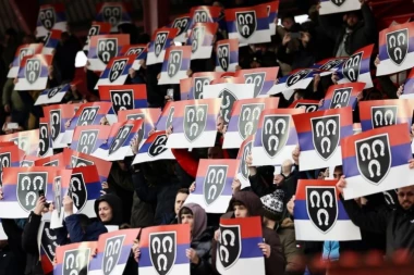 NAVIJAČKI OBRAČUN U NOVOM SADU: Moćna simbolika u odgovoru "lala" na skandaloznu provokaciju Pazaraca (FOTO)