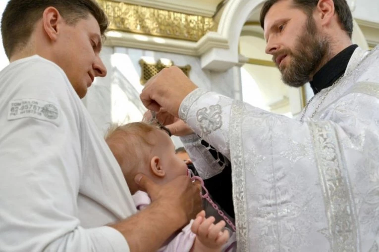 OVI LJUDI NIKAD NE BI SMELI DA VAM KRSTE DETE! Patrijarh Pavle kaže da takvi ne razmišljaju ni o sopstvenoj deci