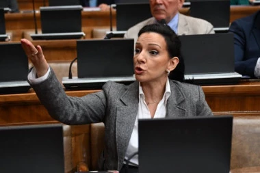 MILENKO JOVANOV PATOSIRAO MARINIKU: Boju je pogodila, ali neka obrne zakopčavanje – biće ODLIČNO! (VIDEO)