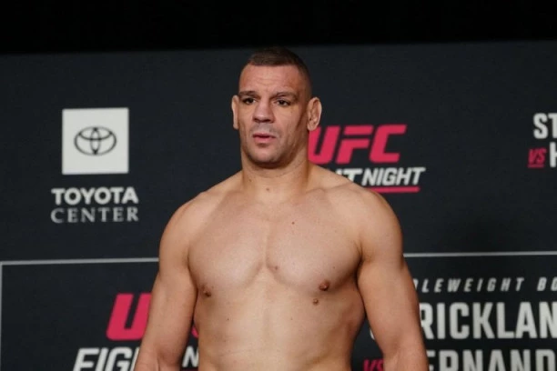 POBEDIO DELIJU, PA ODUŠEVIO SVE SRBE: Ludnica u UFC, pogledajte šta je uradio Sergej Spivak! (VIDEO)