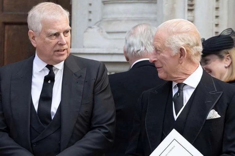 SPREMA SE NOVI SKANDAL KOJI ĆE POTPUNO UNIŠTITI KRALJEVSKU PORODICU! Isplivali MEJLOVI iz 2019. godine - SVET U NEVERICI!