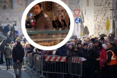 POSLE 800 GODINA PRVI PUT U JAVNOSTI: Mošti velikog sveca sada pred vernicima – očekuje se pola miliona hodočasnika (FOTO, VIDEO)