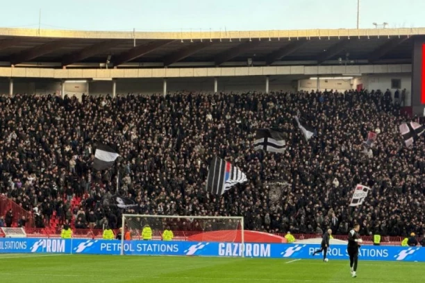 GROBARI OSKRNAVILI ZVEZDIN SEMAFOR: Pogledajte šta su navijači Partizana uradili na Marakani! (FOTO)