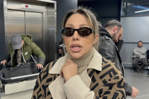 ZVEZDA "GRANDA" URNISALA SANDRU AFRIKU! Eksplicitne scene pevačice S POČETKA KARIJERE - nastaće potpuni HAOS!