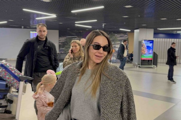 AFTER HER HUSBAND'S ADMISSION OF INFIDELITY, SHE LANDED IN BELGRADE ALONE! Singer fled journalists at the airport