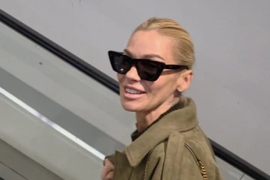 ŠOK NA AERODROMU! Natašu Bekvalac sačekala ZVER NA ČETIRI TOČKA – naš paparaco sve snimio, EVO KO JE ZA VOLANOM! (GALERIJA)