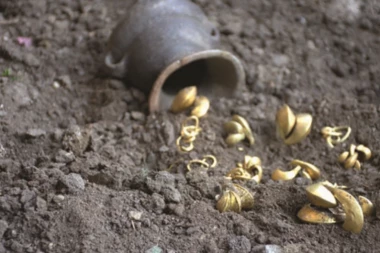 Jedina prilika da se vidi vredan arheološki nalaz: Zlatni ukrasi iz Grmušine kose u Narodnom muzeju Srbije