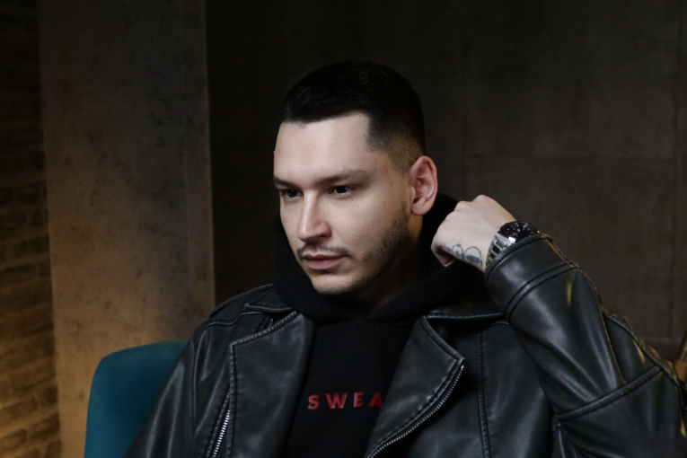 Aleksandar Radojević učestvuje na Pesmi za Evroviziju PZE 2026 sa pesmom "Sudbina"