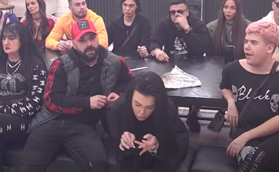 ANITA VAN SEBE ZBOG INTIMNOG SNIMKA MAJE MARINKOVIĆ I LUKE! Procurili kadrovi obnaženog Vujovića sa starletom! (VIDEO)