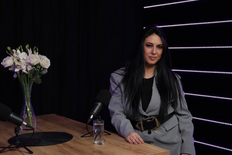 Ivana Krunić Hotcast