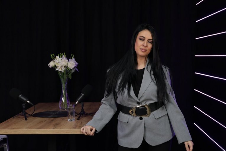 Ivana Krunić Hotcast