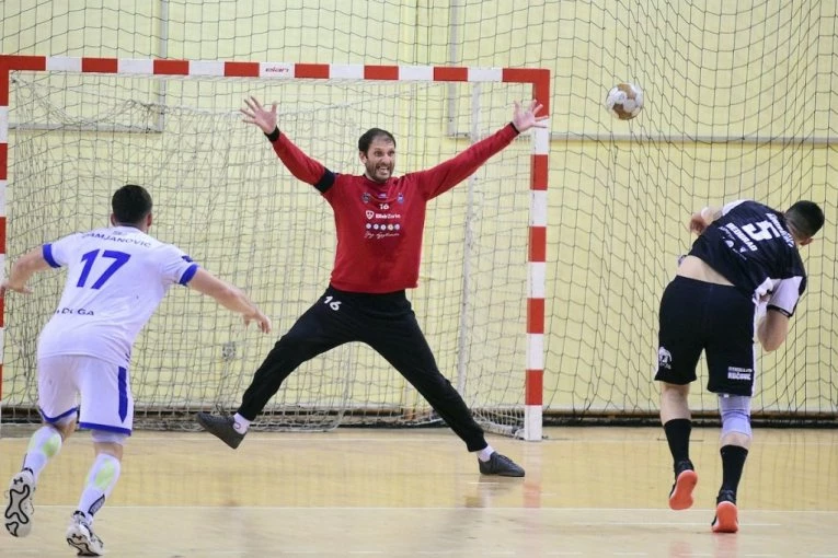 DRAMA SRPSKOG GOLMANA: Gledaoci usred prenosa saznali da je morao na operaciju srca