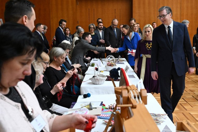 Predsednik na otvaranju izložbe "Niti državnosti"