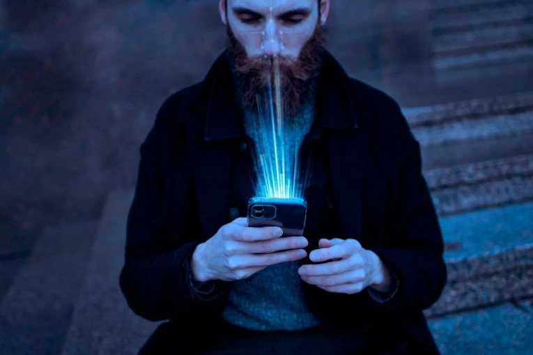 DA LI JE GREH KORISTITI DRUŠTVENE MREŽE U DANIMA VELIKOG POSTA: Velika duhovna borba u digitalnom vremenu