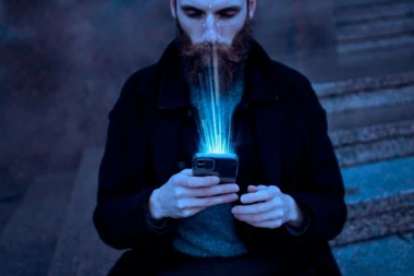 DA LI JE GREH KORISTITI DRUŠTVENE MREŽE U DANIMA VELIKOG POSTA: Velika duhovna borba u digitalnom vremenu