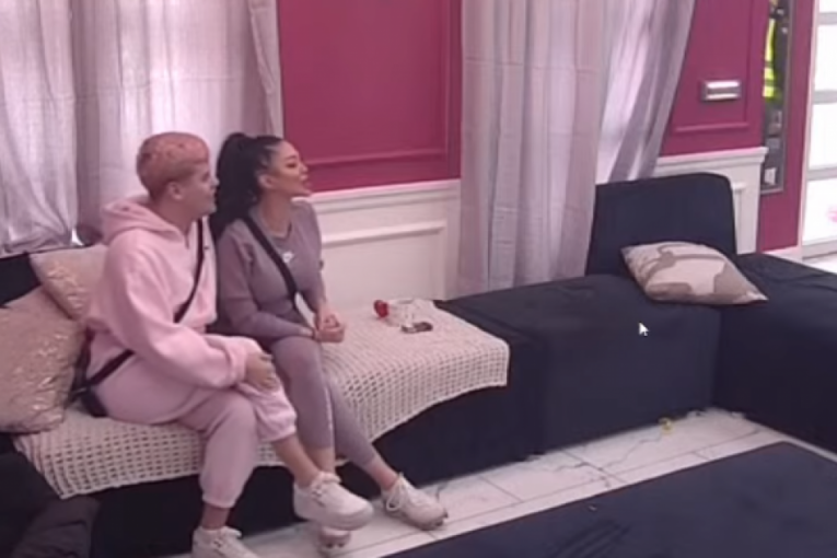 Uroš i Maja se smeju