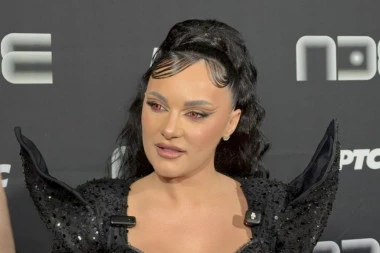 OVO JE MUŽ MIRNE RADULOVIĆ: Zgodni MMA borac se nije odvajao od nje na PZE! (VIDEO)