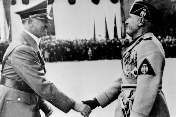 OVO SE NE DOGAĐA ČESTO: Pronađene tajne beleške sa sastanka HITLERA I MUSOLINIJA! Evo šta piše u njima