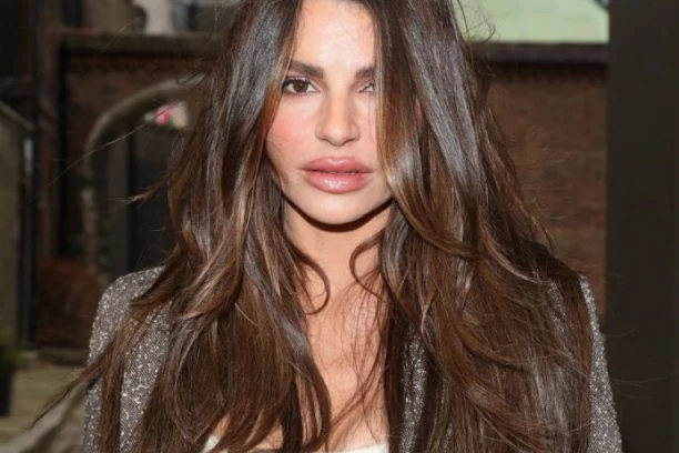 PEDOFIL EPSTAJN BIO ZALJUBLJEN U OVU ALBANSKU MANEKENKU? Hteo da joj kupi auto od 100.000 evra i da leti s njim privatnim avionom