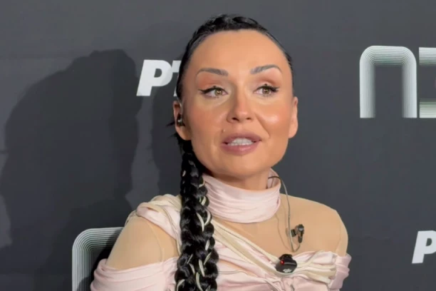 NOVI SKANDAL NA PZE 2026: Zbog Andreana Čekić nastao HAOS - "JE L' ONA DIZAJNERKA?"