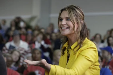 VODITELJKA MESEC DANA NE ZNA ŠTA JOJ JE S MAJKOM: Očajna porodica povećala NAGRADU za pronalazak otete žene!
