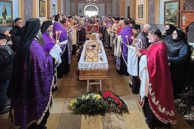 IGUMAN JUSTIN SAHRANJEN TAMO GDE JE PROVEO ČITAV SVOJ MONAŠKI ŽIVOT: Oproštaj uz dirljive reči, opelo služio vladika Ilarion