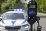 SPORIJA VOŽNJA ČUVA GLAVU! Mobilni radari love bahate vozače - OŠTRIJE KAZNE NA POMOLU!