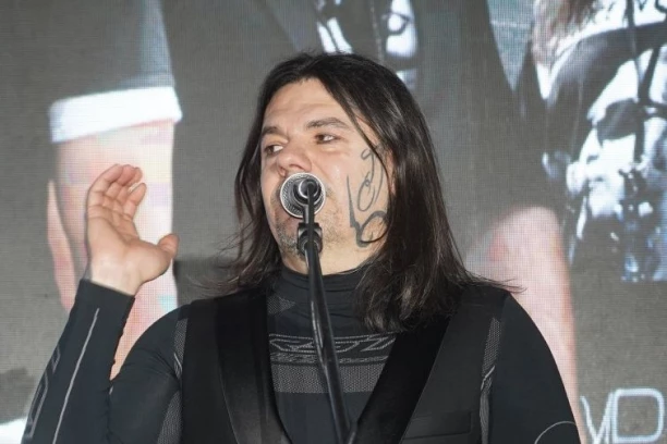 ACA AMADEUS PRIJAVLJEN POLICIJI, ĆERKA OTKRILA STRAVIČNE DETALJE ZLOSTAVLJANJA: Ono što je obelodanila će vas naježiti!