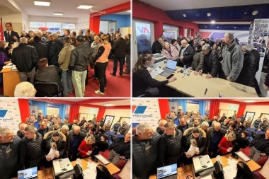 NEZAPAMĆENA GUŽVA U LUČANIMA! Prikupljanje potpisa za SNS listu u toku - građani samo pristižu! (FOTO, VIDEO)