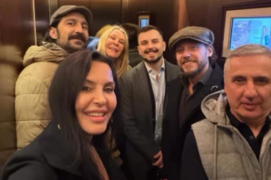 SLAVILO SE DO ZORE! Elena Karaman s bivšim, sadašnjim, sinovima, majkom i očuhom! (FOTO)