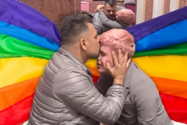 VRELE SCENE BORE I UROŠA ŠOKIRALE NACIJU! Stanić zaskočio Santanu! Ovakvu predigru niste videli! PLJUŠTALI POLJUPCI I ŠAMARI! (VIDEO)