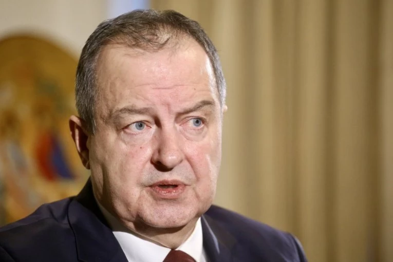 "JEDVA DISAO, MISLIO JE DA IMA KORONU"! Dačić u teškom stanju došao na komemoraciju Vladislavu Jovanoviću! EVO ŠTA JE PRETHODILO HITNOJ HOSPITALIZACIJI MINISTRA!