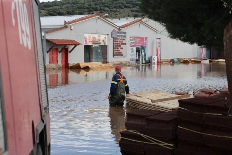 POTPUNA KATASTROFA! Velike poplave POGODILE Grčku, više od 150.000 hektara pod vodom! (FOTO)