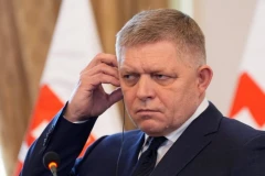 "ČAK I SLUČAJAN INCIDENT SA DRONOM MOŽE DOVESTI DO TREĆEG SVETSKOG RATA": Jezivo upozorenje Fica! Njegove reči ODZVANJAJU EVROPOM