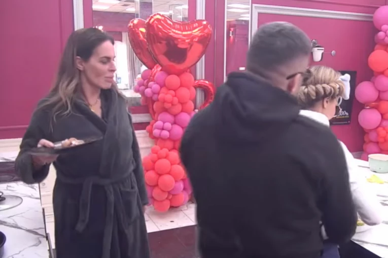 ASMIN ŠČEPAO ANELI S LEĐA: Šok-obrt u "Eliti 9", prisetili se dana ljubavi! (VIDEO)