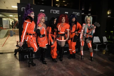 HAOS! Pogledajte šta je dreg kraljica izvadila iz GRUDNJAKA u trenutku proglašenja pobednika na PZE 2026! (VIDEO)