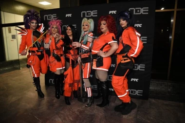 HAOS PRED FINALE PZE! Harem Girls i Ivana Krunić TRAKTOROM stižu ispred RTS, osvanuo ŠOK-SNIMAK! (VIDEO)