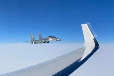 VAZDUŠNA OPASNOST U EVROPSKOJ ZEMLJI, PODIGNUTI NATO LOVCI! Građanima stiglo upozorenje na telefone, borbeni avion srušio dron