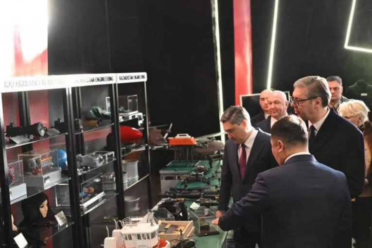 Obilazak vojne izložbe