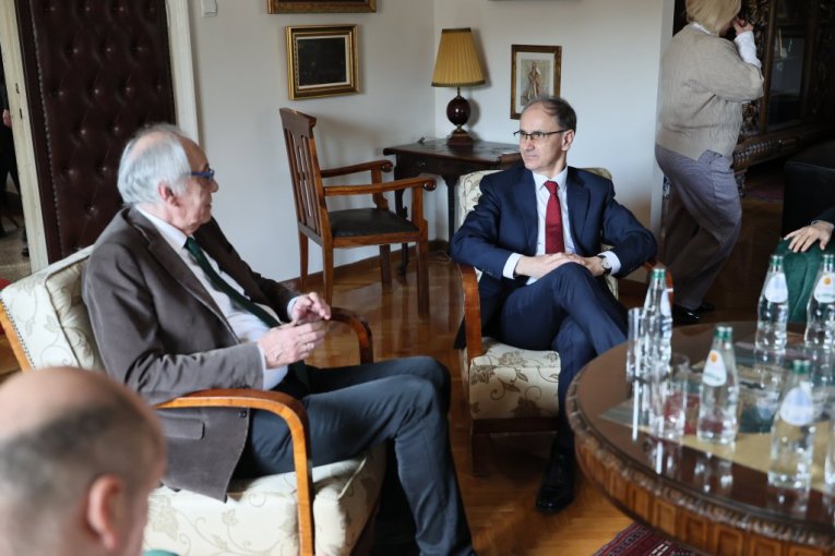 Premijer u Državnom arhivu Srbije