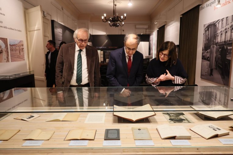 Premijer u Državnom arhivu Srbije