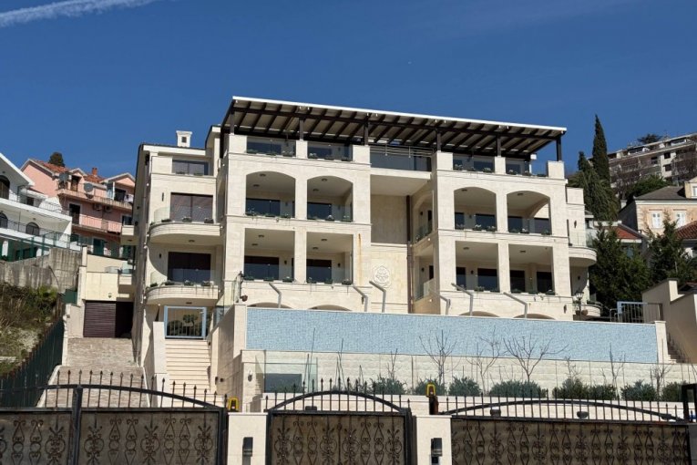 Vila Bogoljuba Karića