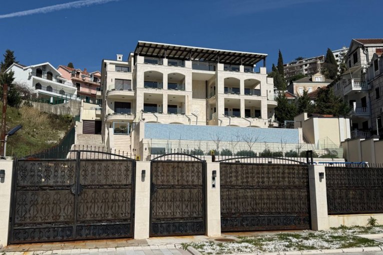 Vila Bogoljuba Karića