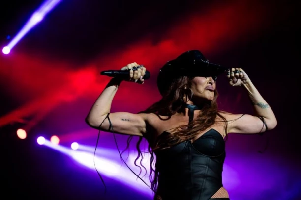 Senidah pred koncert u SPENS-u poslala jaku poruku Novosađanima: “Spremite se, biće luda noć!”