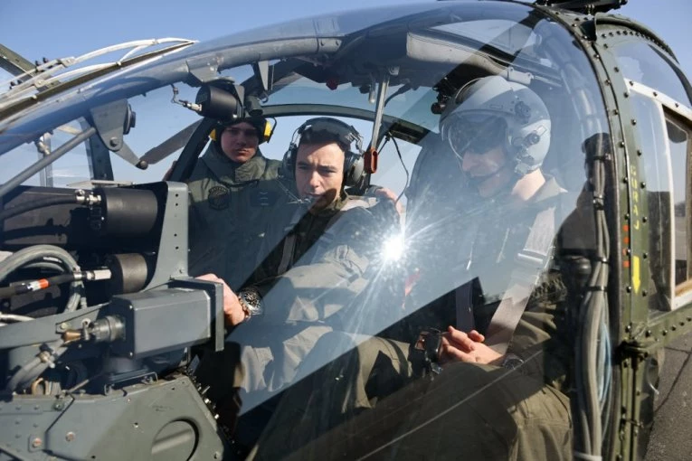 PRIJAVI SE I POSTANI PILOT! Konkurs Vojske Srbije za rezervne oficire avijacije otvoren do 31. marta! (VIDEO)